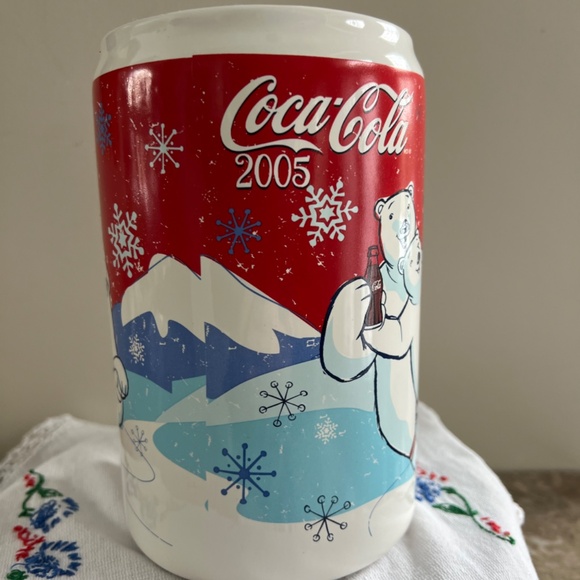 2005 'Skating Polar Bears' Canister - Picture 2 of 6